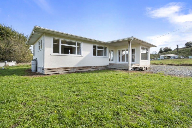 14 Gordon Terrace, Hunterville - Carousel 1