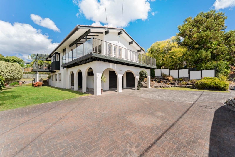 30 Valley Road, Browns Bay, Auckland - Carousel 1