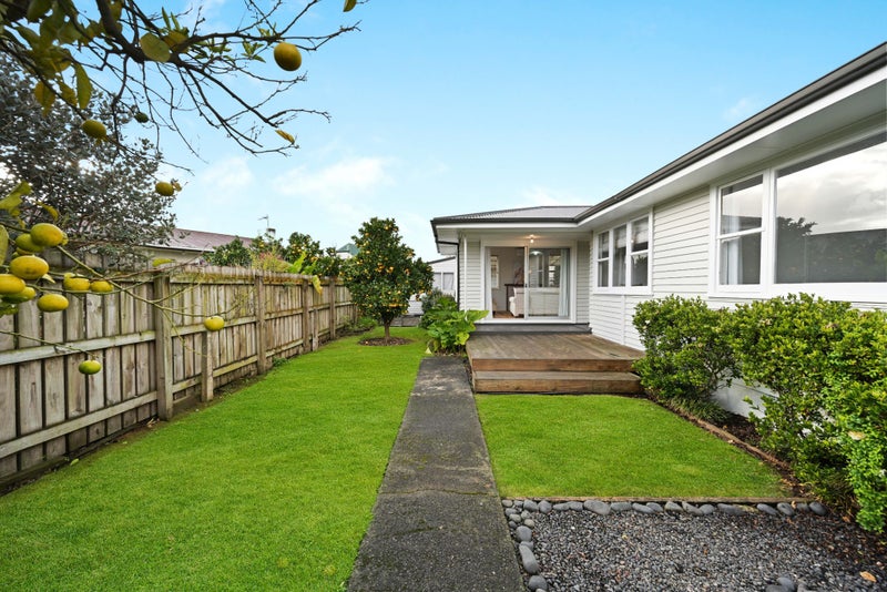 64 Aurora Terrace, Hillcrest, Hamilton - Carousel 2