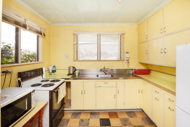 7 Aberdeen Avenue, Takaro, Palmerston North - Carousel 2