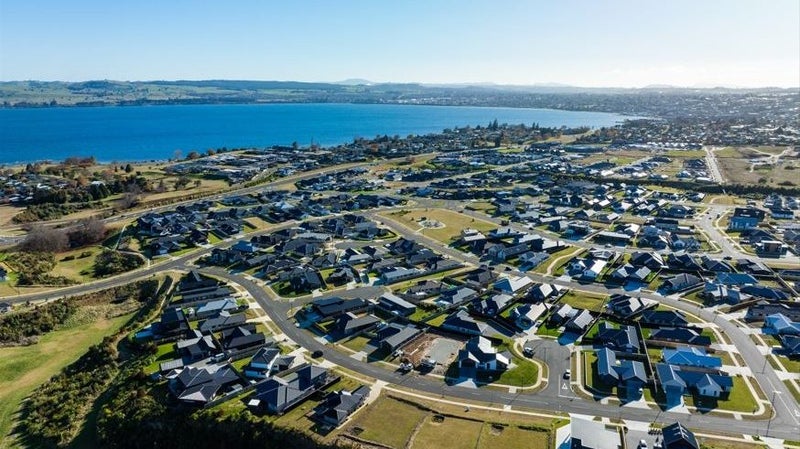 44 Kopakopa Crescent, Wharewaka, Taupō - Carousel 1
