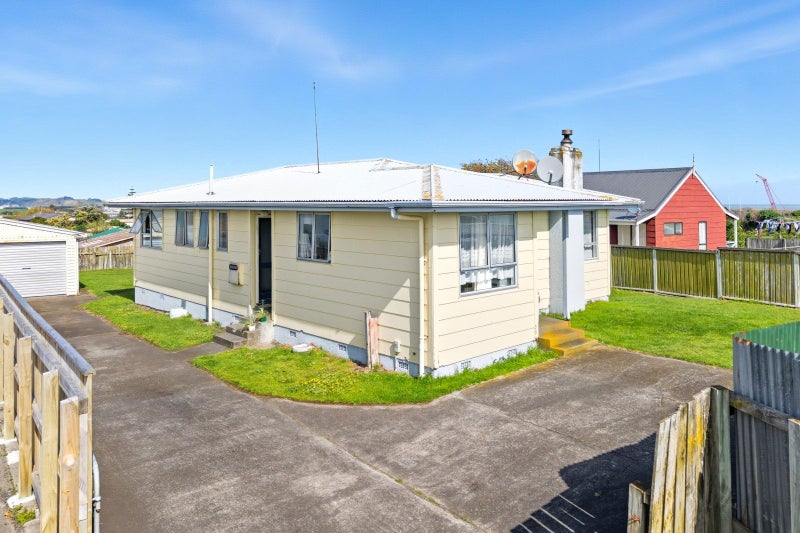 49 Lee Street, Castlecliff, Whanganui - Carousel 1