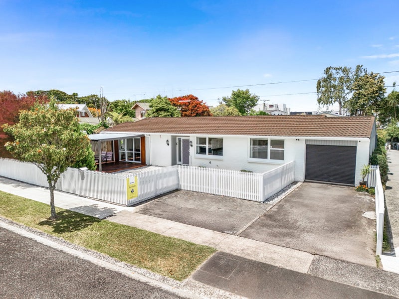 12 De Vere Crescent, Chartwell, Hamilton - Carousel 1
