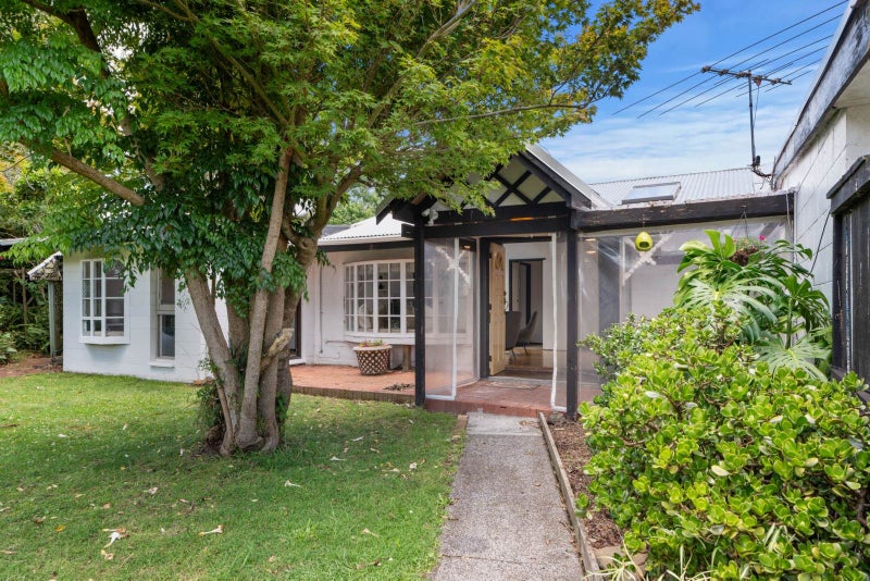 3/9 Poinsettia Place, Henderson, Auckland - Carousel 2