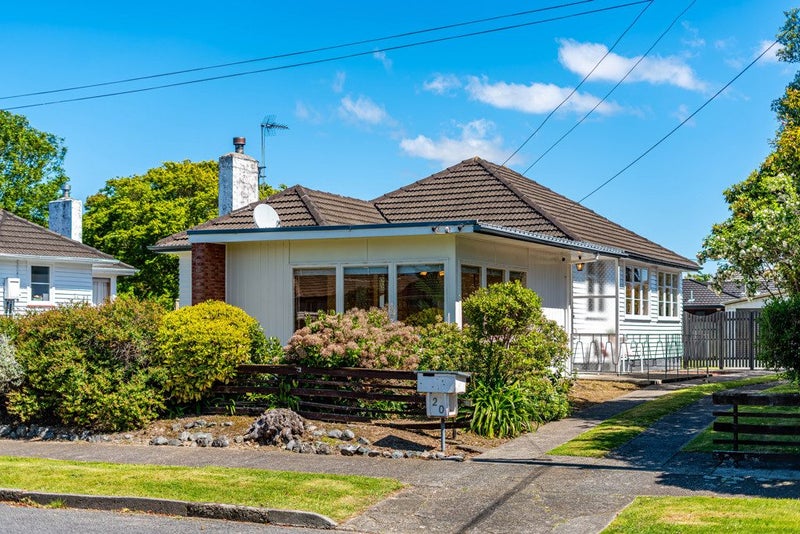 20 Thackeray Street, Trentham, Upper Hutt - Carousel 1