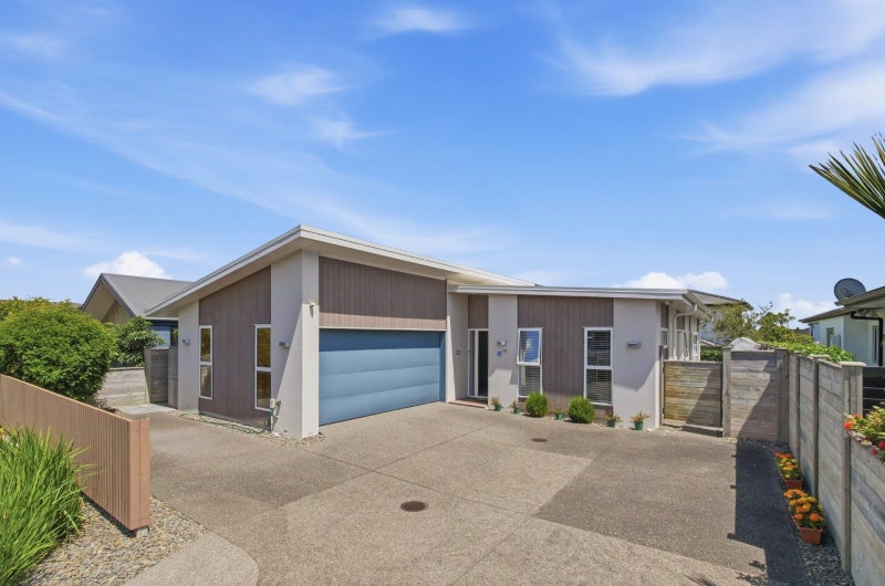 24 Coast Boulevard, Papamoa Beach, Papamoa - Carousel 1