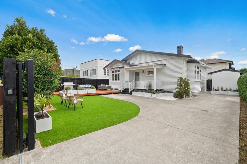 81 Hastie Avenue, Mangere Bridge, Manukau City, Auckland - Carousel 1