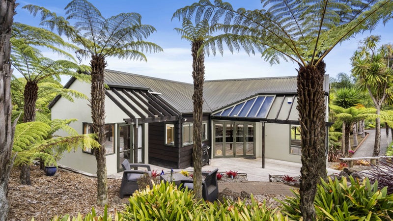 27 Darcy Place, Massey, Auckland - Carousel 1