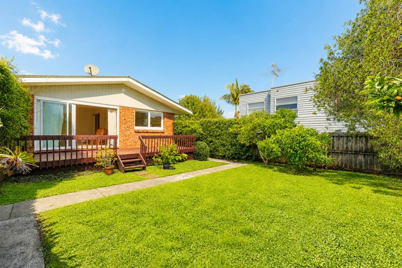 2/7 Evelyn Place, Hillcrest, Auckland - Carousel 2