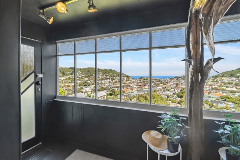 11 Aranoni Street, Island Bay, Wellington - Carousel 2