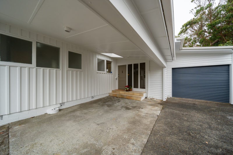 5 Chudleigh Grove, Churton Park, Wellington - Carousel 22