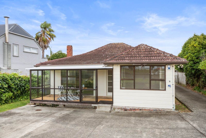 9 Tatau Way, Te Atatu Peninsula, Auckland - Carousel 2