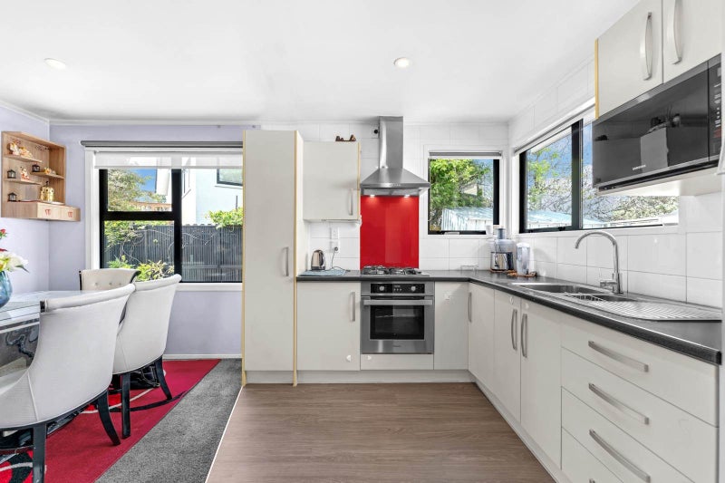 97 Everglade Drive, Totara Heights, Manukau City, Auckland - Carousel 2