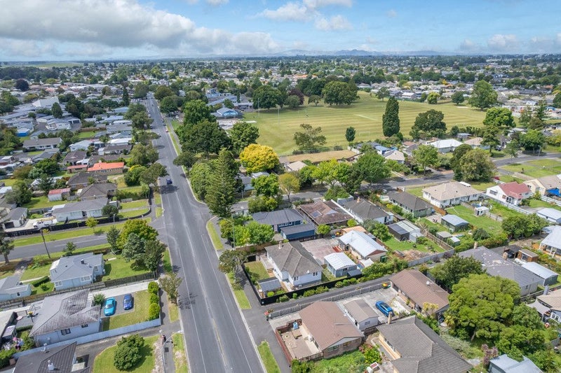 194 Clarkin Road, Fairfield, Hamilton - Carousel 30