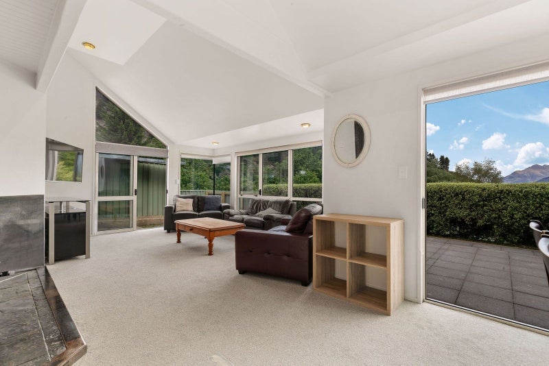 27A Bowen Street, Queenstown, Queenstown - Carousel 2
