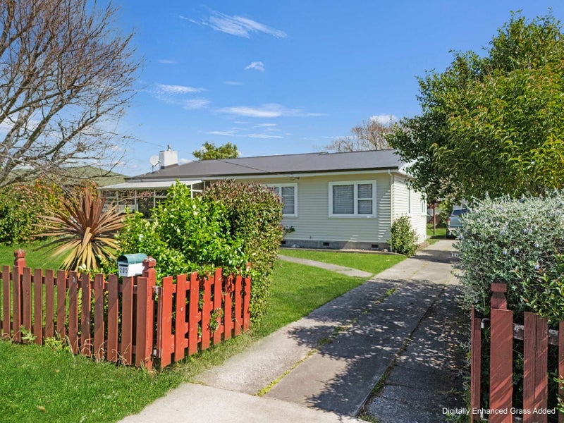 205 Warwick Road, Mayfair, Hastings - Carousel 1