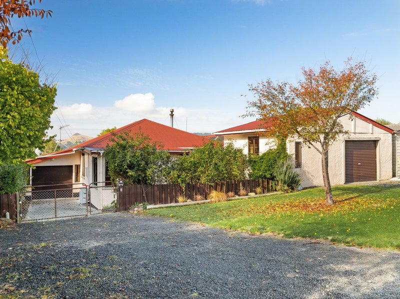 4 Hugh Street, Sawyers Bay, Dunedin - Carousel 1
