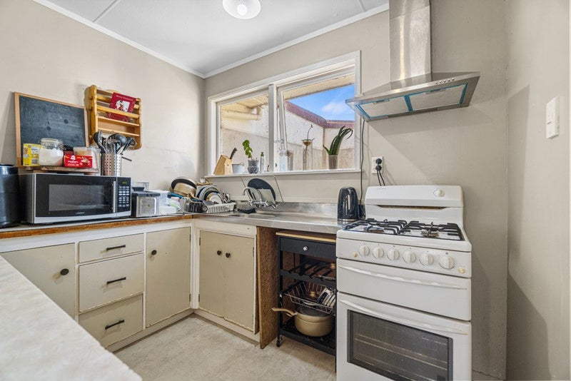 11 Manor Place, Bader, Hamilton - Carousel 2