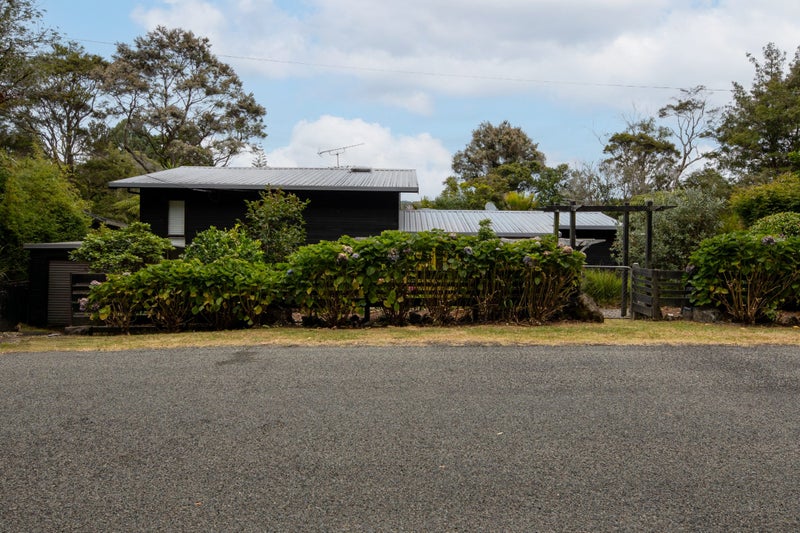 37 York Road, Titirangi, Auckland - Carousel 23