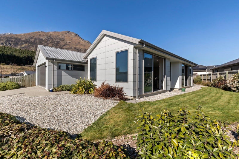 8 Springfield Road, Lower Shotover, Lower Shotover - Carousel 1