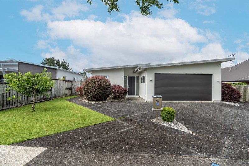 92 St James Drive, Huntington, Hamilton - Carousel 1