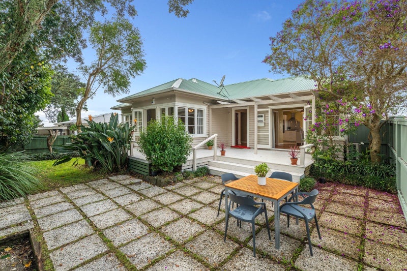 11 Irirangi Road, Greenlane, Auckland - Carousel 1
