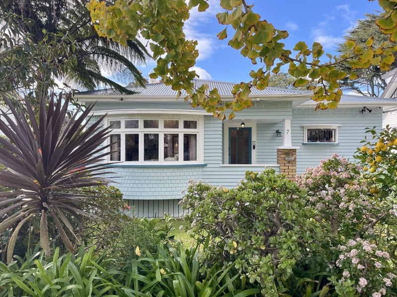 7 Burnside Avenue, Mount Albert, Auckland - Carousel 1