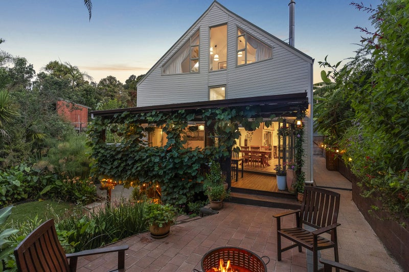 2/5A Dakota Avenue, Beach Haven, Auckland - Carousel 1