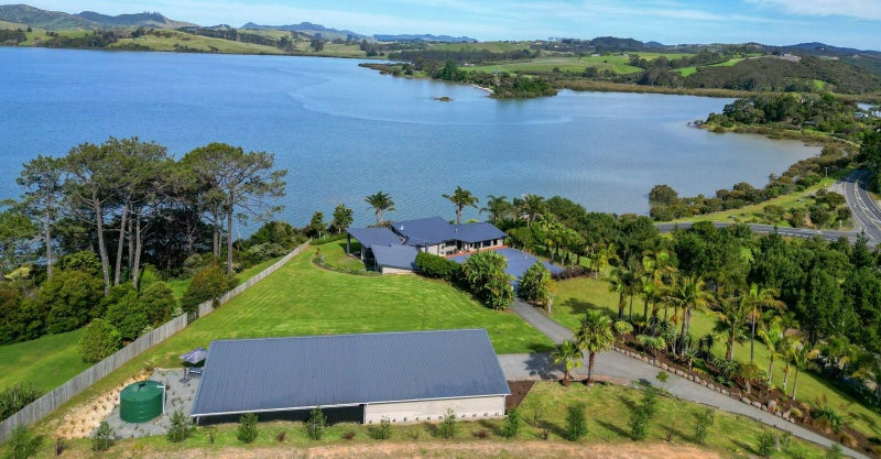 10 Waterfront Drive, Mangonui, Mangōnui - Carousel 1