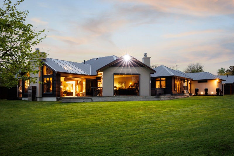 7 Titirangi Drive, Fitzherbert, Palmerston North - Carousel 2