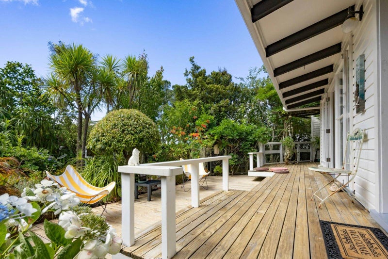 36 South Lynn Road, Titirangi, Auckland - Carousel 1