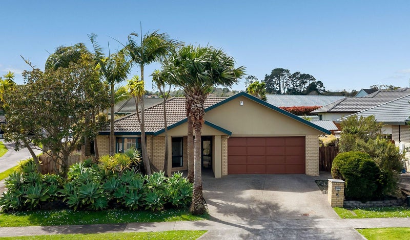 24 Moyrus Crescent, East Tamaki Heights, Auckland - Carousel 1