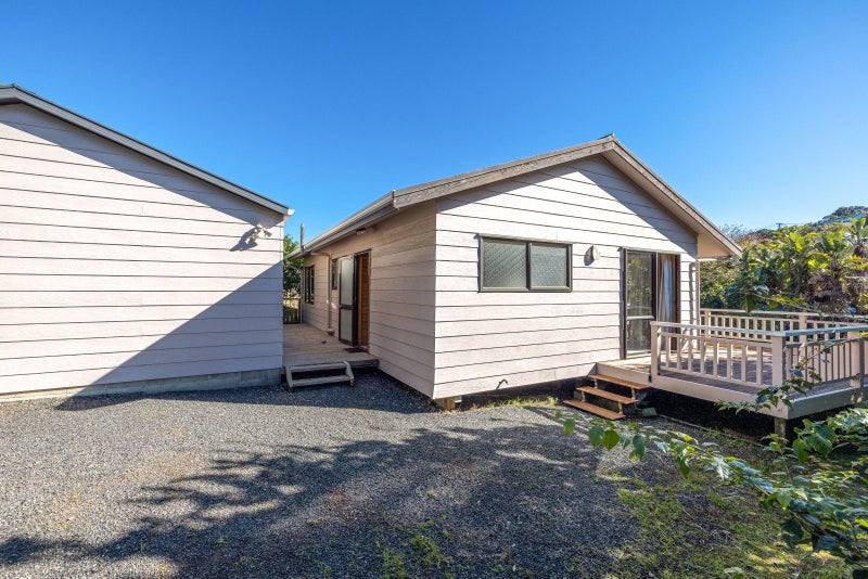 1 Ocean Road, Surfdale, Waiheke Island - Carousel 21