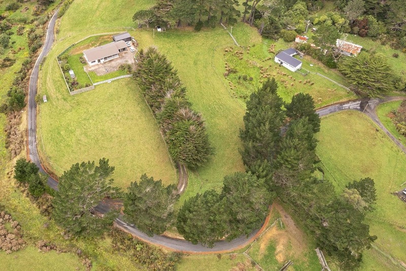 41 Lincolnshire Road, Horokiwi, Wellington - Carousel 1