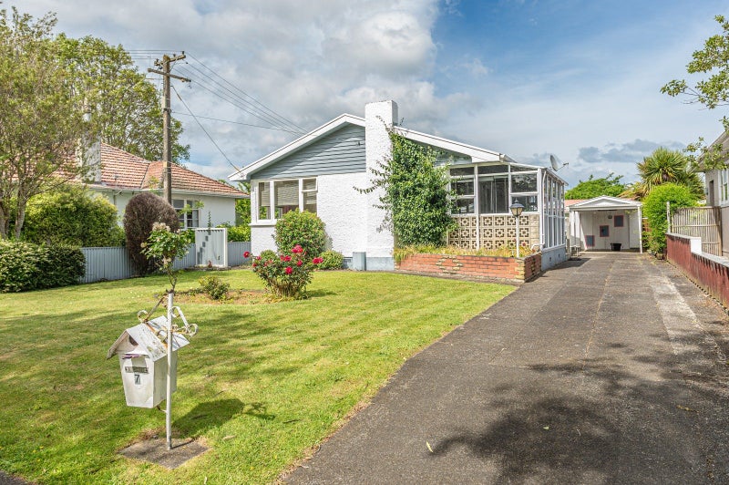 7 Cumbrae Place, Aramoho, Whanganui - Carousel 1