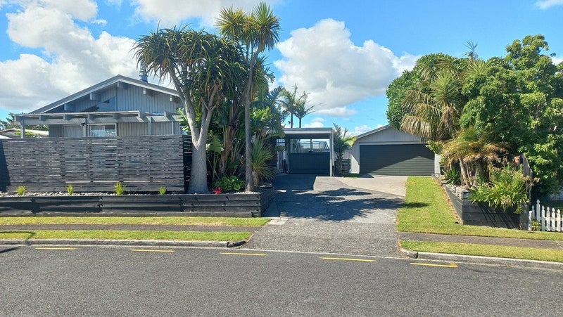 8 Evelyn Place, Welbourn, New Plymouth - Carousel 1