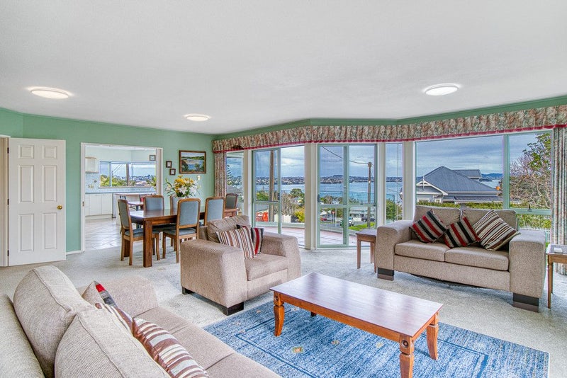 9 Mariposa Crescent, Birkenhead, Auckland - Carousel 1