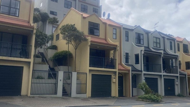 25 Ballantrae Place, Thorndon, Wellington - Carousel 1