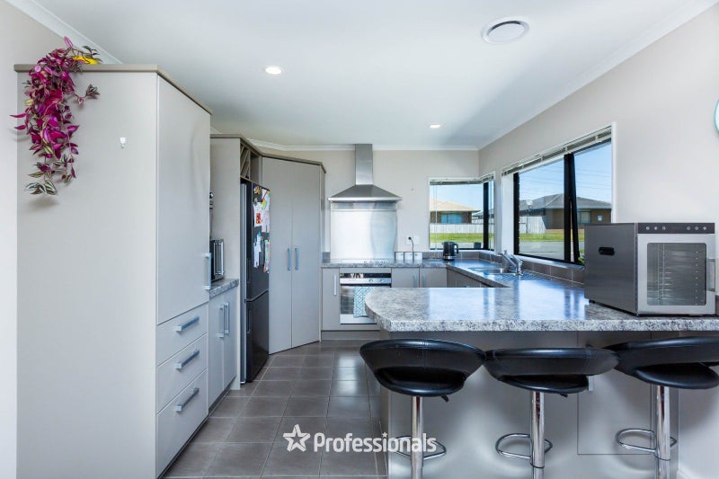 9 Percy Kinsman Crescent, Riverstone Terraces, Upper Hutt - Carousel 1