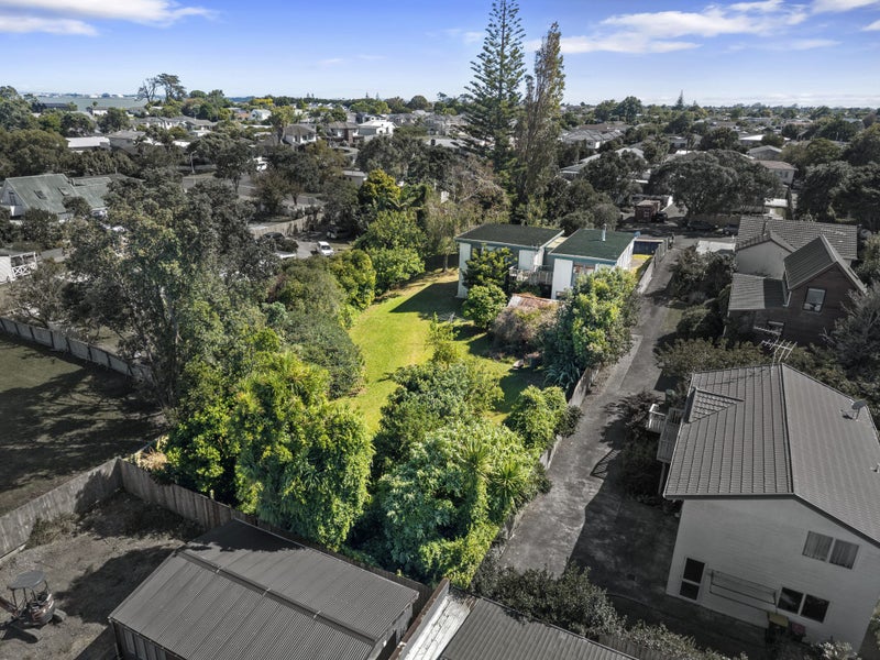 16 McInnes Road, Weymouth, Auckland - Carousel 2