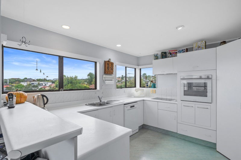 2/51 Deep Creek Road, Waiake, Auckland - Carousel 2