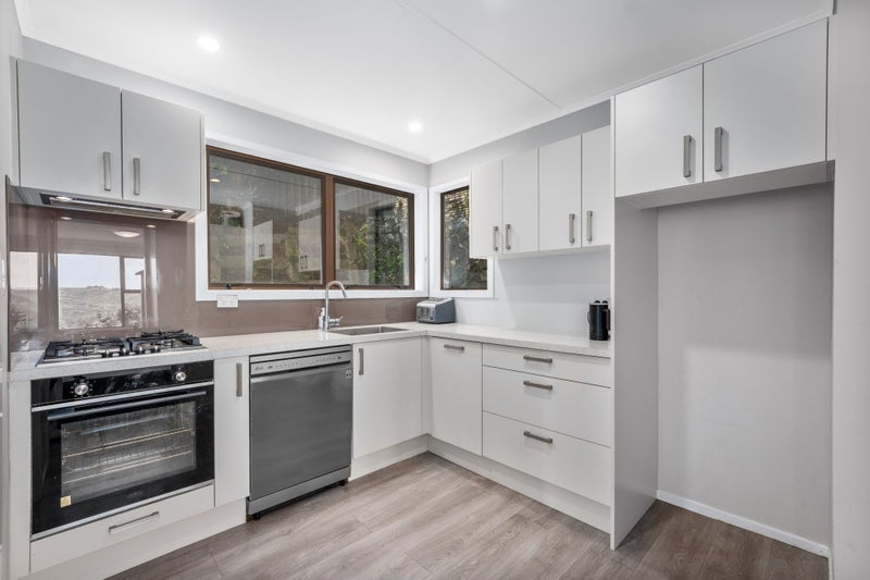 4 Kahu Road, Paremata, Porirua - Carousel 2