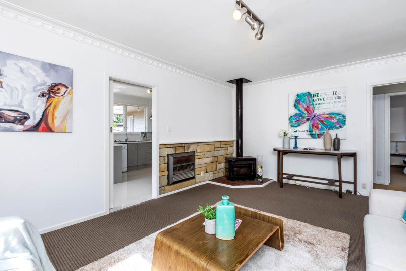 14 Sunhaven Avenue, Glenfield, Auckland - Carousel 2