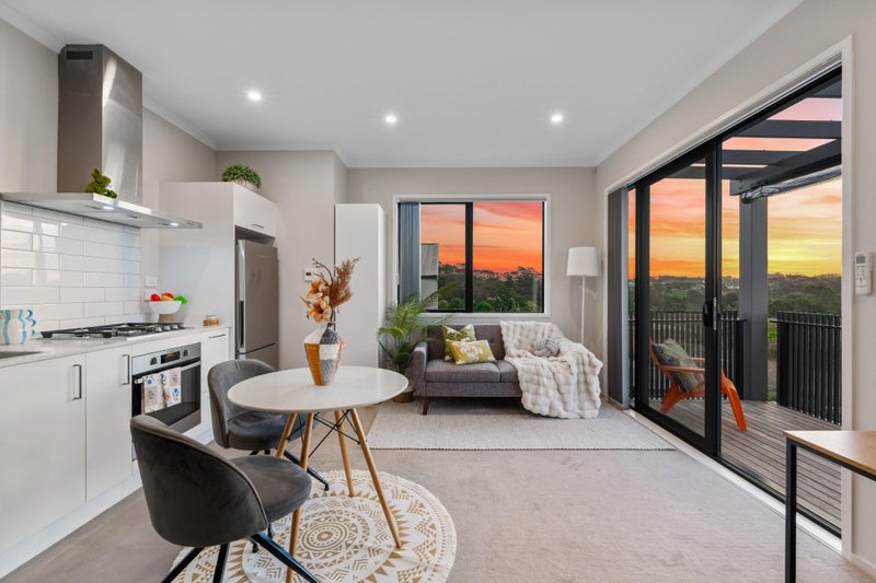 24 Pukewhero Rise, Westgate, Auckland - Carousel 1