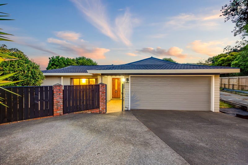 31 Longitude Place, Whitby, Porirua - Carousel 1