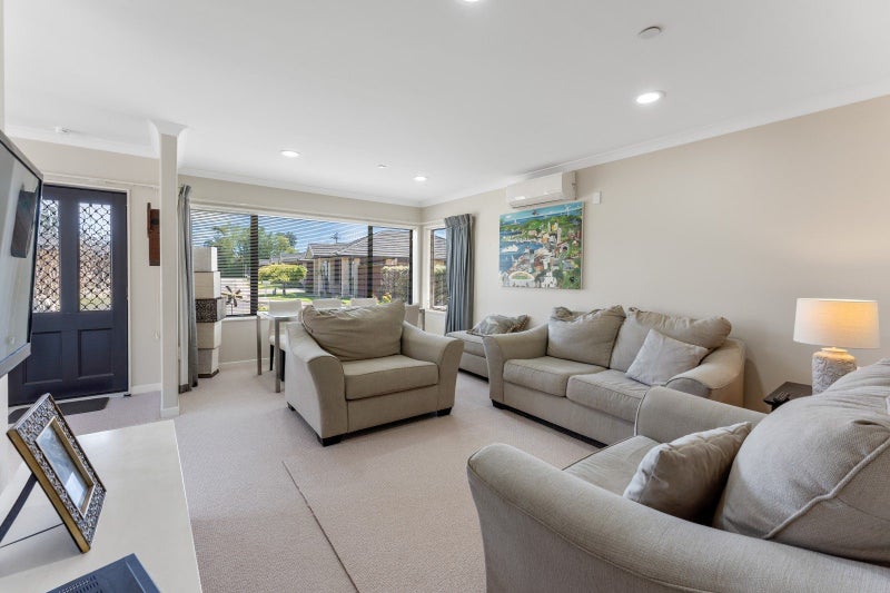 15 Ian Peter Way, Otaki, Otaki - Carousel 1