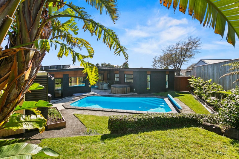 5B Wesley Avenue, Frankleigh Park, New Plymouth - Carousel 1