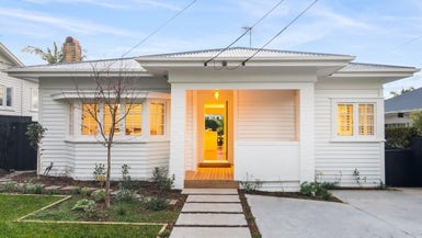 22 Seacombe Road, Point Chevalier, Auckland - Carousel 1