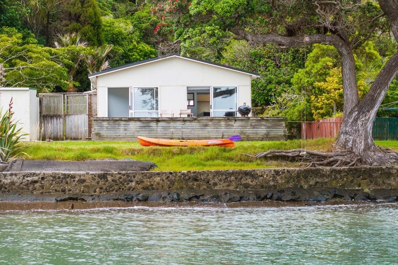 3 Foster Avenue, Huia, Auckland - Carousel 2