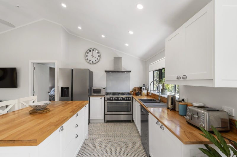 56 Polkinghorne Drive, Manly, Whangaparaoa - Carousel 1